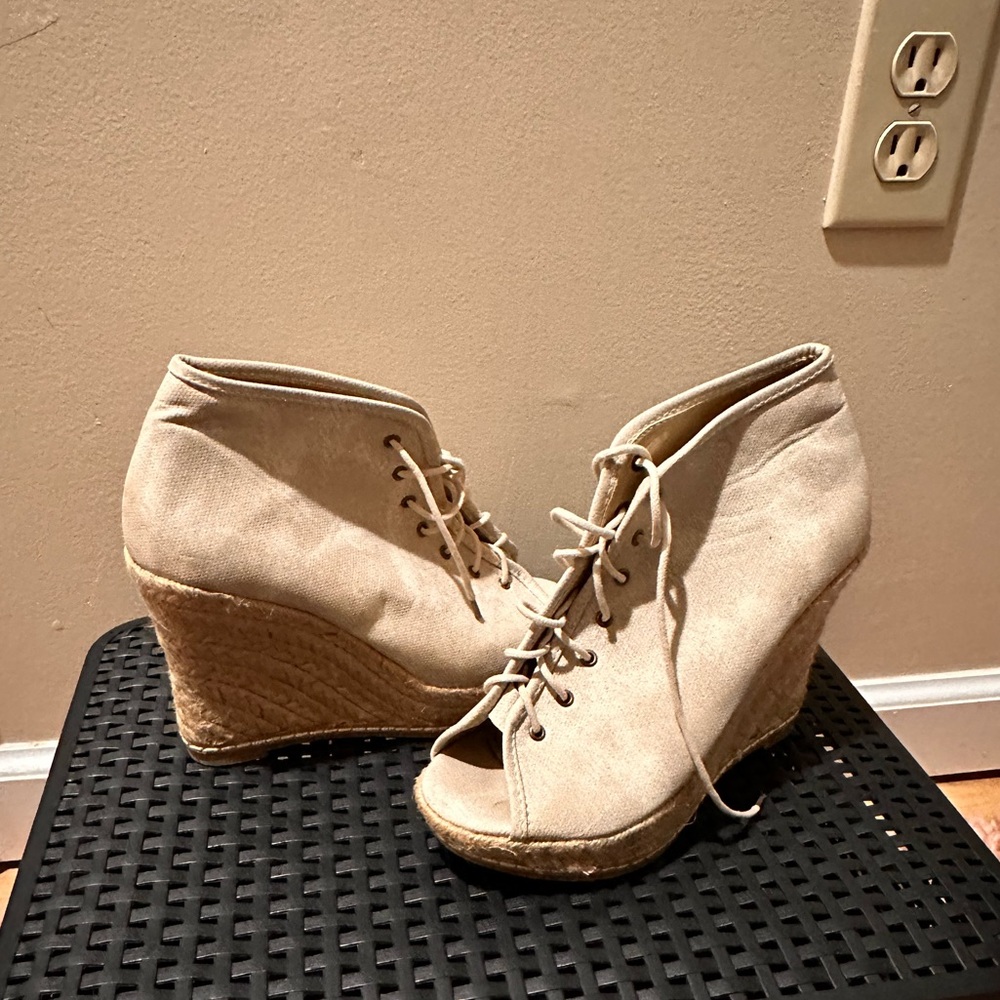 Bucco Tan Wedges! Size 7